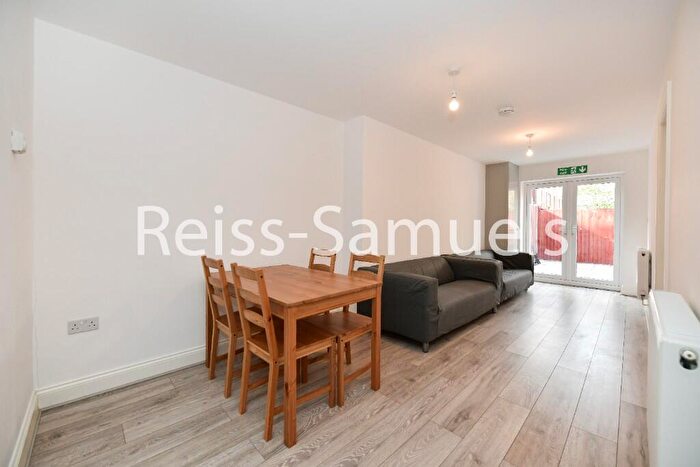 6 Bedroom Terraced House To Rent In Lockesfield Place, London, E14