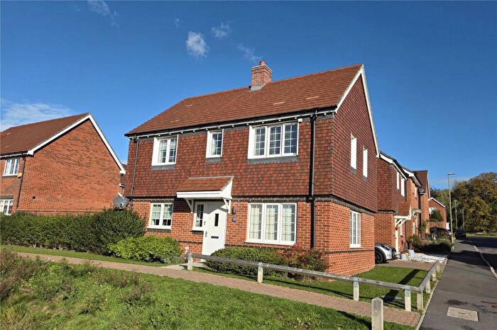 3 Bedroom Detached House For Sale In Admiralty Crescent, Havant, Hampshire, PO9