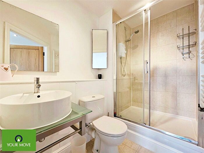 2 Bedroom Flat To Rent In Foreland Heights, Broadstairs, Kent, CT10