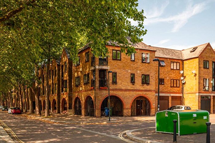 2 Bedroom Flat To Rent In Brunswick Quay, Rotherhithe, London, SE16