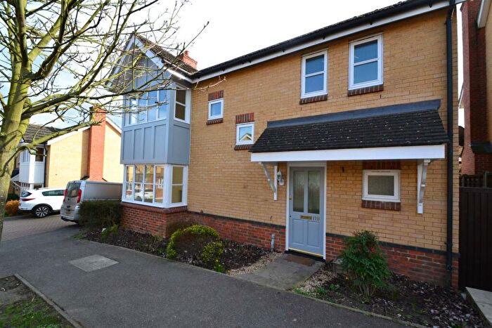 4 Bedroom Detached House To Rent In Plomer Avenue, Hoddesdon, Herts, EN11