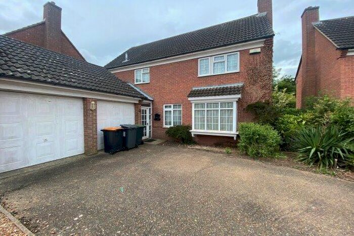 4 Bedroom Property To Rent In Chapman Close, Bedford, MK42