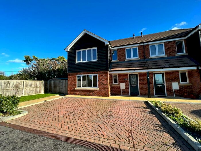 3 Bedroom Semi-Detached House To Rent In Haine Farm Mews, Ramsgate, CT12