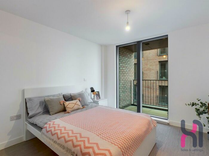 1 Bedroom Apartment To Rent In Oldfield Road, Manchester, Greater Manchester, M5