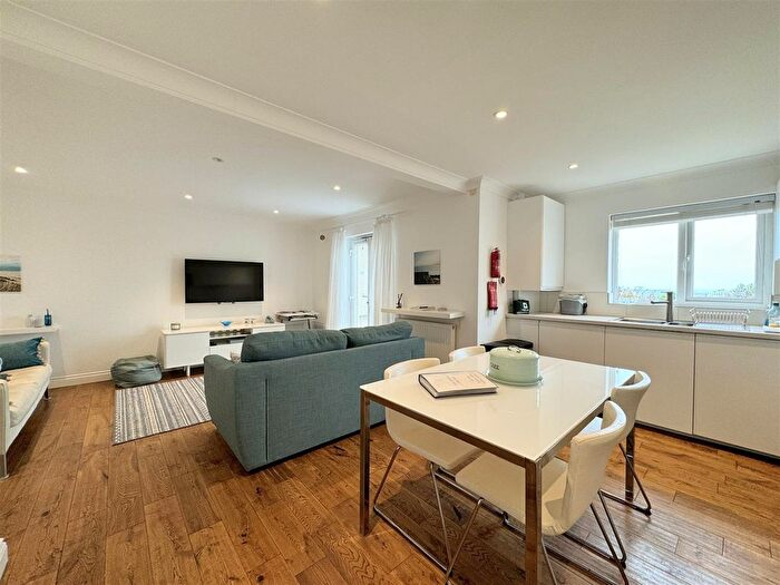 2 Bedroom Flat For Sale In Pentire Avenue, Newquay, TR7