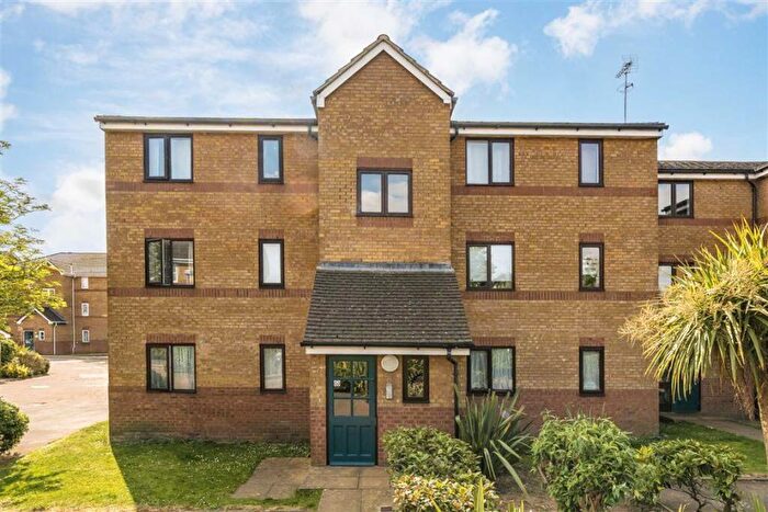 2 Bedroom Flat For Sale In Windmill Drive, Cricklewood, NW2