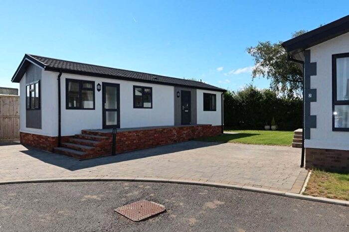 2 Bedroom Mobile/park Home For Sale In York Road, Elvington, York, YO41