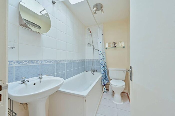 1 Bedroom Maisonette To Rent In The Larches, Bushey, WD23