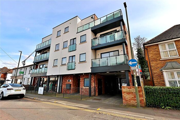 2 Bedroom Flat For Sale In Walton Road, Woking, Surrey, GU21