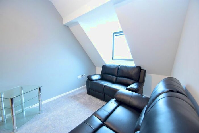 2 Bedroom Flat To Rent In Chillingham Road, Newcastle Upon Tyne, NE6