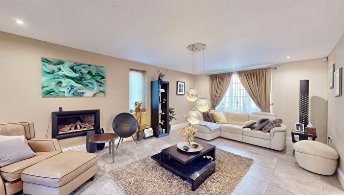 5 Bedroom Detached House For Sale In Alison Close, Eastcote, HA5