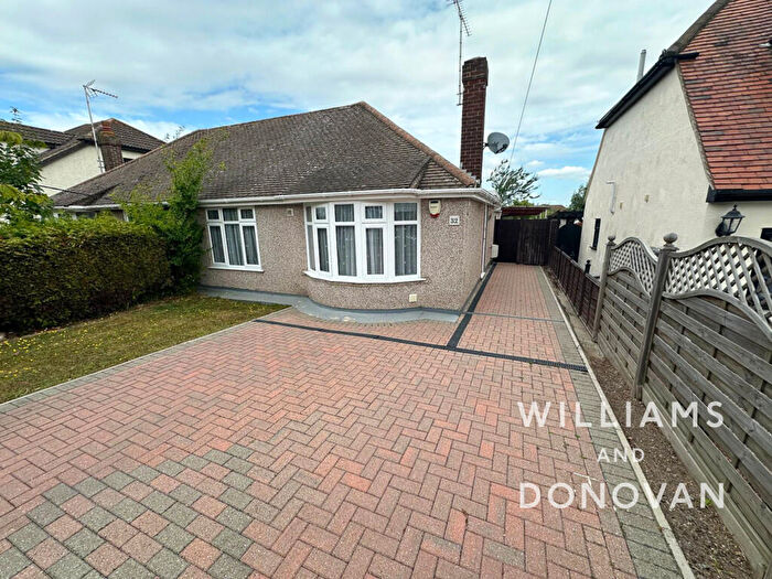2 Bedroom Detached Bungalow To Rent In Oak Walk, Hockley, SS5