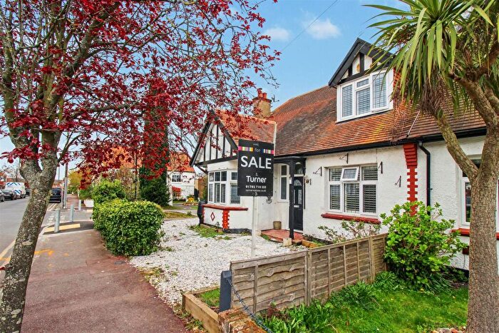 4 Bedroom Semi-Detached Bungalow For Sale In Walker Drive, Leigh-On-Sea, SS9