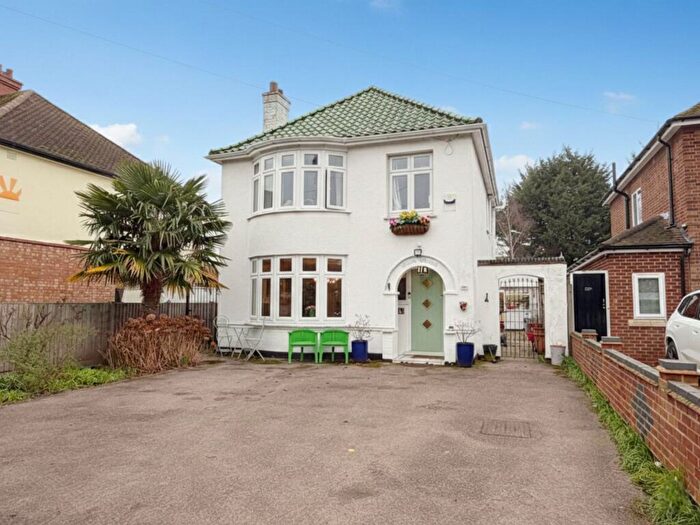 3 Bedroom Detached House For Sale In Goldington Road, Bedford, MK41