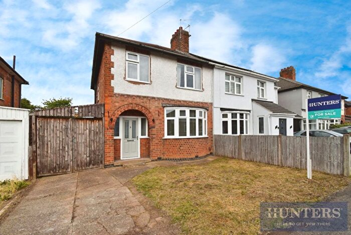 3 Bedroom Semi-Detached House For Sale In Willow Park Drive, Wigston, LE18