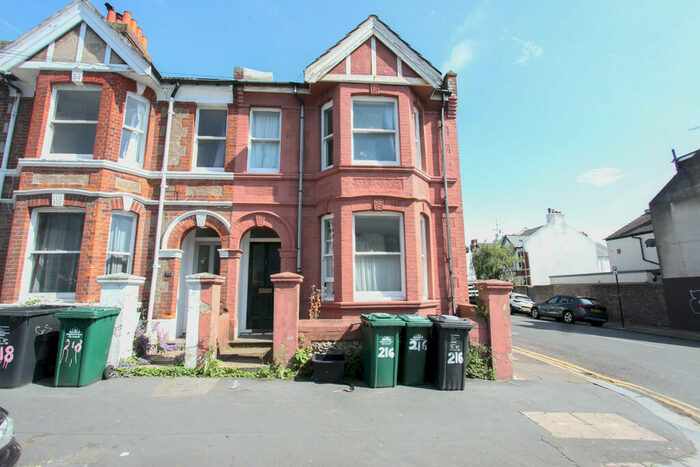 4 Bedroom End Of Terrace House To Rent In Queens Park Road, Brighton, BN2