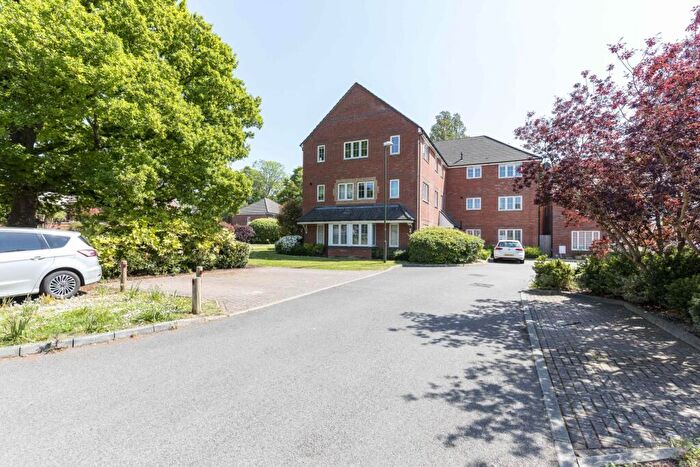 2 Bedroom Apartment For Sale In Martindales, Horsham, RH13
