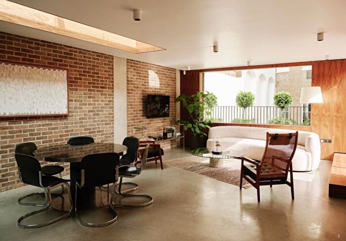 3 Bedroom Flat To Rent In Weymouth Mews, Marylebone, W1G
