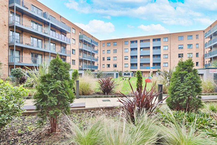 1 Bedroom Flat To Rent In Powdermill Close, New Malden, KT3