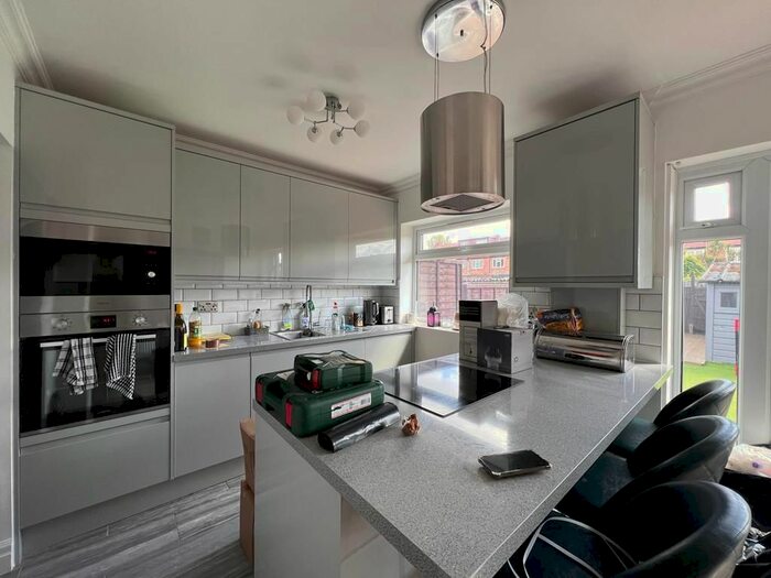 3 Bedroom Terraced House To Rent In Thames Avenue, Perivale, Greenford, UB6