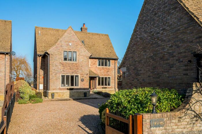 7 Bedroom Detached House For Sale In Beacon Lane, Haresfield, GL10