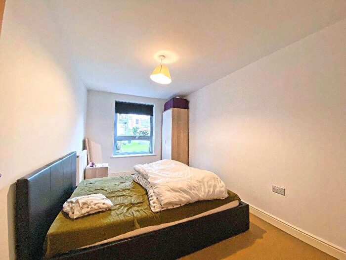 2 Bedroom Flat To Rent In Coombe Way, Farnborough, Hampshire, GU14