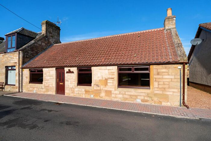 3 Bedroom Semi Detached House For Sale In Makgill Row, Springfield, KY15