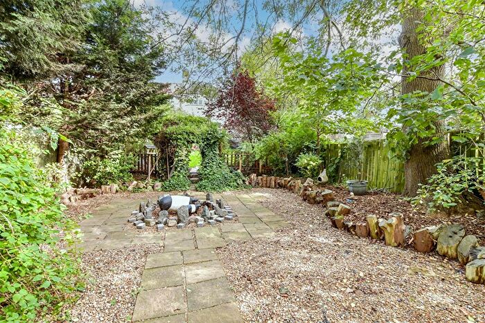 3 Bedroom End Of Terrace House For Sale In Ankerdine Crescent, London, SE18