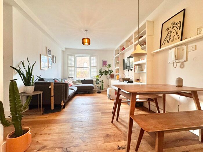 1 Bedroom Flat To Rent In Wellington House, Peckham Rye, SE22