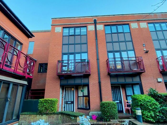 2 Bedroom Town House To Rent In Kings Court, Cox Street, St Pauls Square, B3