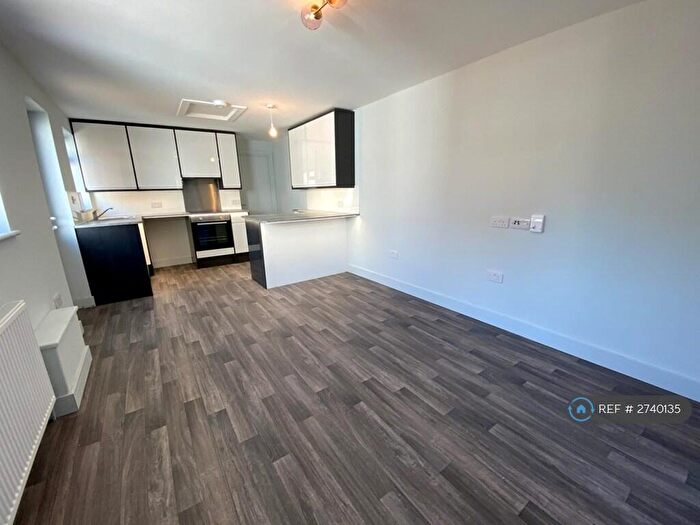 2 Bedroom Bungalow To Rent In Longfleet Road, Poole, BH15