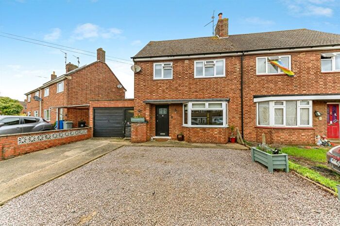 3 Bedroom Semi-detached House For Sale In Lincoln Road, Stamford, PE9