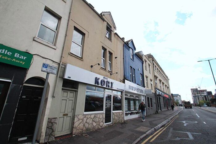 4 Bedroom Flat To Rent In Holdenhurst Road, Bournemouth, BH8