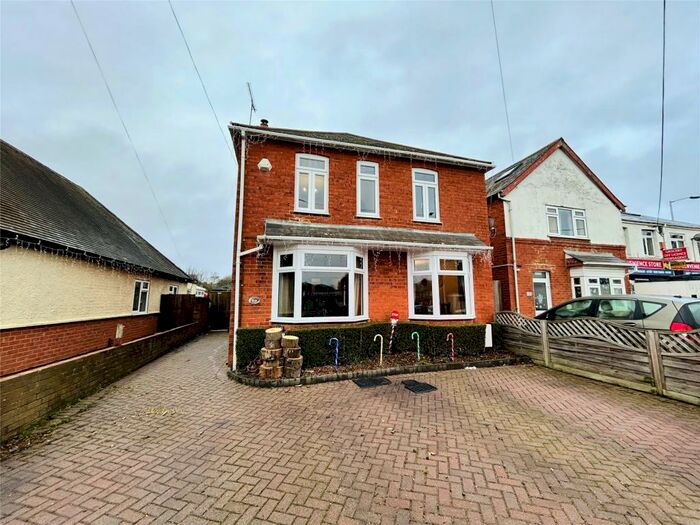 Houses for sale & to rent in RG2 8BD, Newlyn Gardens, Whitley Reading