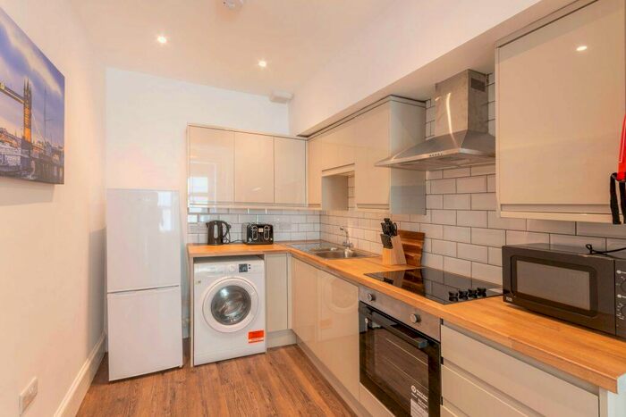 3 Bedroom Flat To Rent In L &#; Temple Park Crescent, Edinburgh, EH11