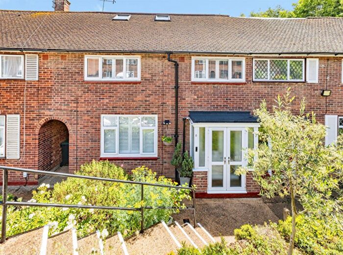 4 Bedroom Terraced House For Sale In Longcliffe Path, Watford, WD19