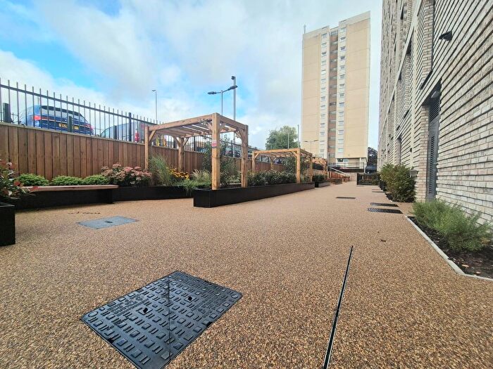 1 Bedroom Flat To Rent In Cow Green, Halifax, HX1