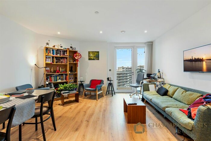 2 Bedroom Flat To Rent In Sovereign Court, Hammersmith, W6