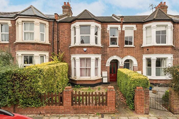 2 Bedroom Flat To Rent In Cavendish Road, London, SW12