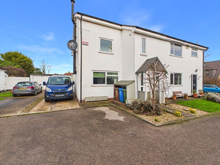 3 Bedroom Semi-Detached House For Sale In Mere Way, Swanland, North Ferriby, HU14