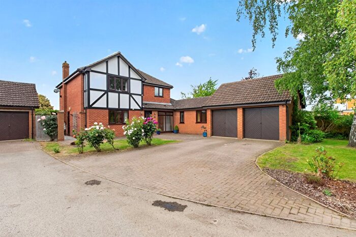5 Bedroom Detached House For Sale In Tudor Place, Yaxley, Peterborough, PE7