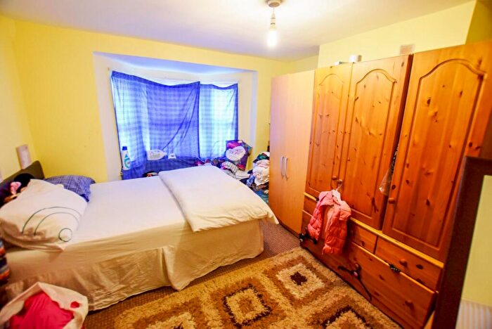 2 Bedroom Flat For Sale In Eglinton Hill, Shooters Hill, London, SE18