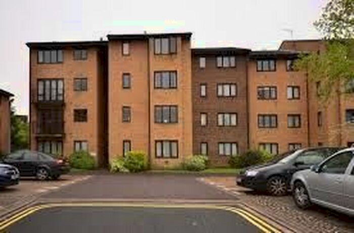 2 Bedroom Flat To Rent In Woking, Surrey, GU22