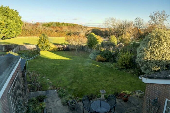 4 Bedroom Detached House For Sale In Hearne Gardens, Shirrell Heath, SO32