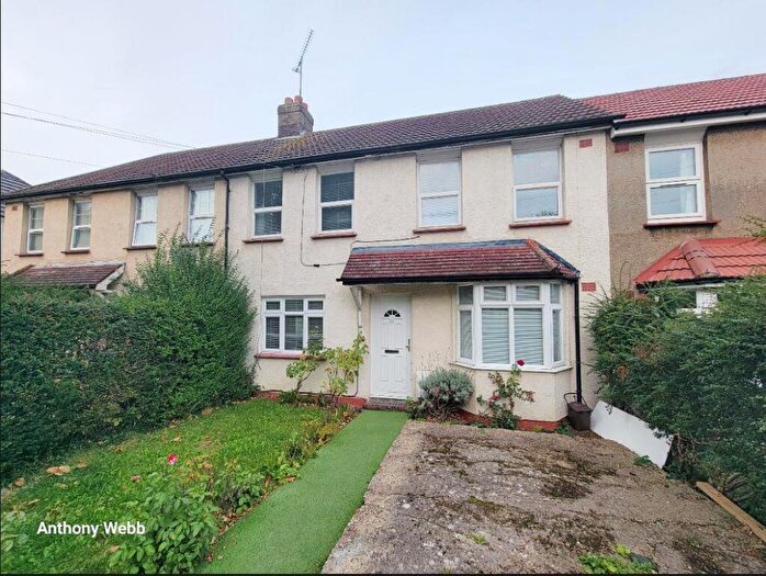 4 Bedroom Terraced House To Rent In Hood Avenue, Southgate, N14
