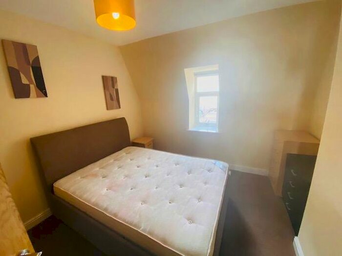 1 Bedroom Flat For Sale In Godwin Mall, Kirkgate Centre, Bradford, BD1