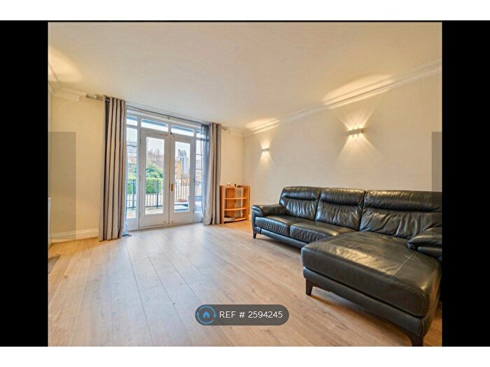 3 Bedroom Flat To Rent In Trinity Street, Southwark, SE1