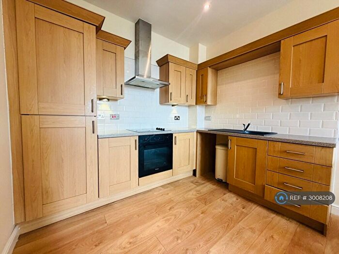 2 Bedroom Flat To Rent In Richardshaw Lane, Pudsey, LS28