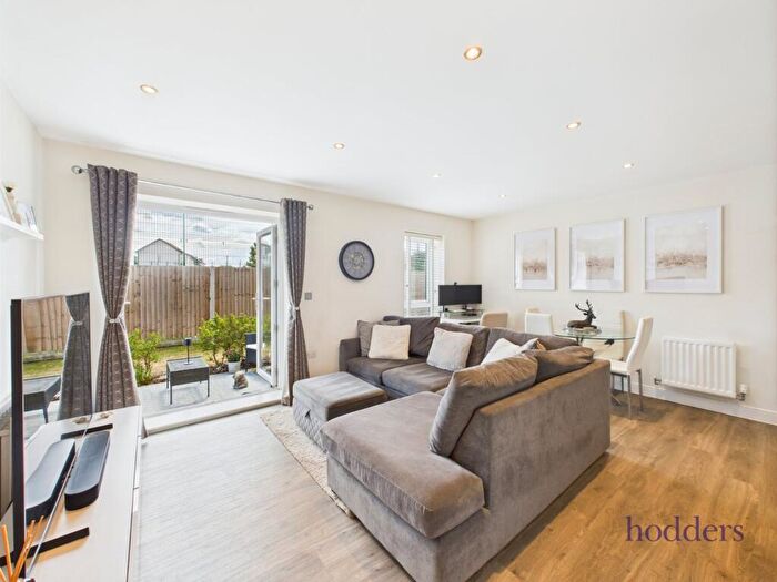 1 Bedroom Apartment For Sale In Addlestone, Surrey, KT15