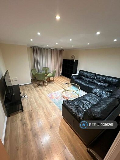 2 Bedroom Flat To Rent In Maddison Court, London, NW4